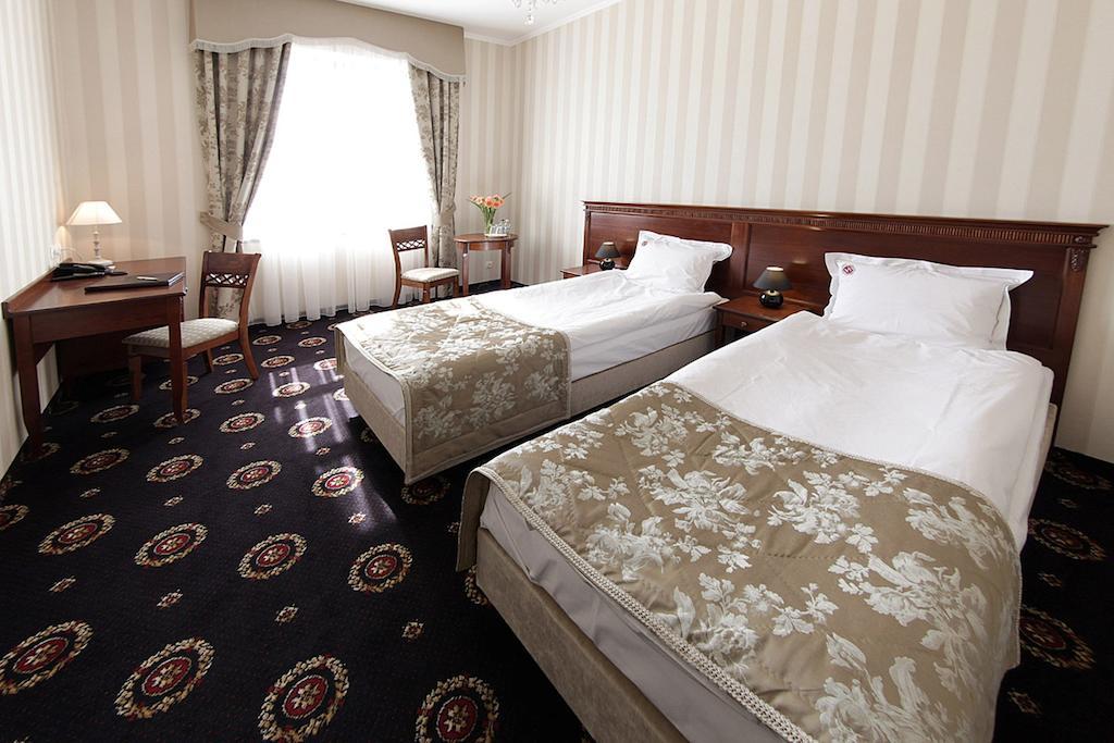Hotel Jarosław الغرفة الصورة