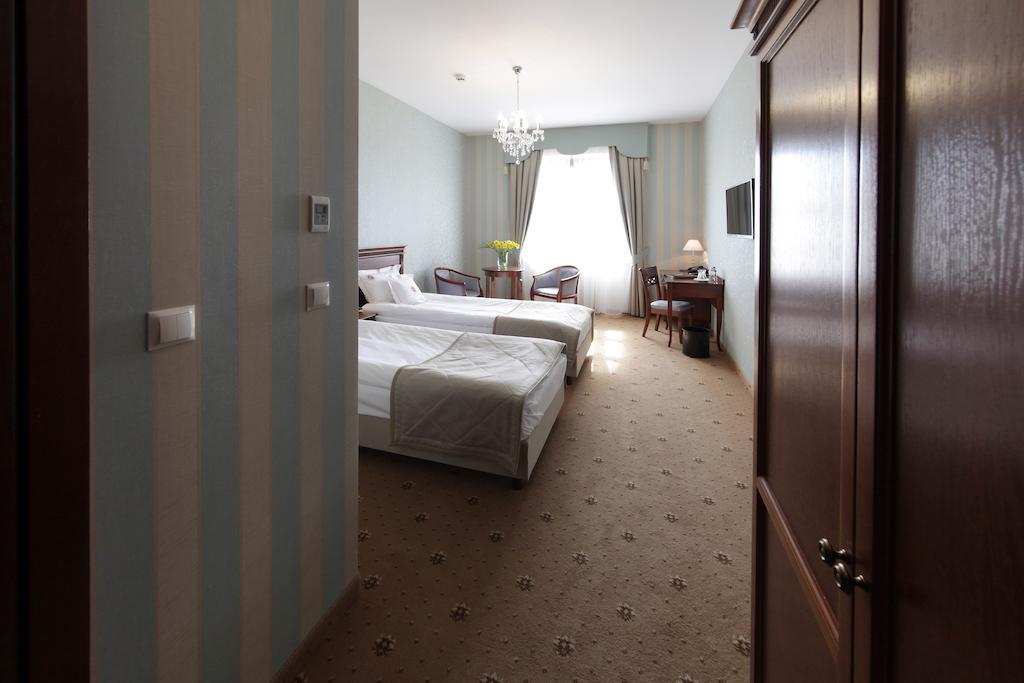 Hotel Jarosław المظهر الخارجي الصورة